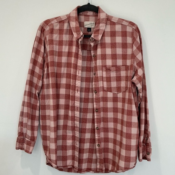 Universal Thread Tops - Universal Thread Plaid Long Sleeve Button-Down Shirt in Rust Red